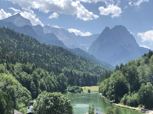 Berge und See im Zugspitzgebiet