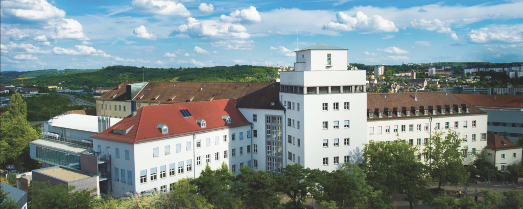 Ein Blick auf einen Teil der Uniklinik Würzburg im Monatsrückblick Januar 2024
